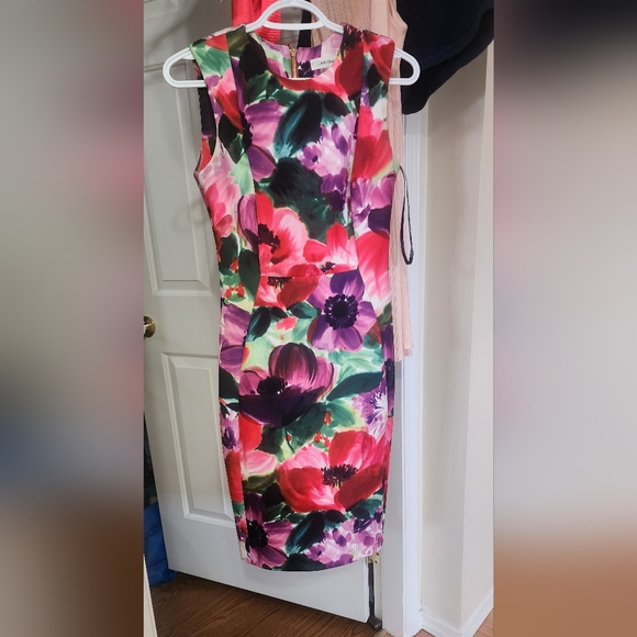 Calvin Klein size 2 - Picture 1 of 1